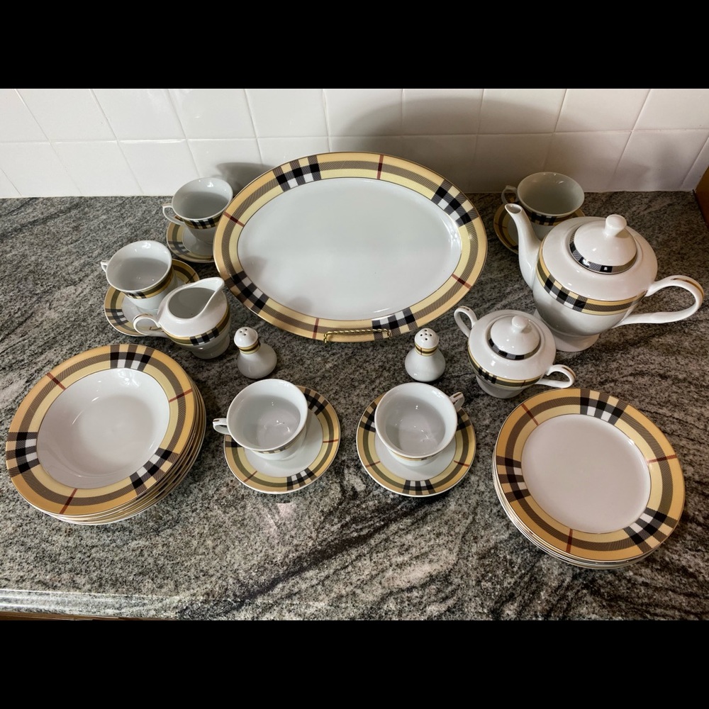 Burberry Style dinner set